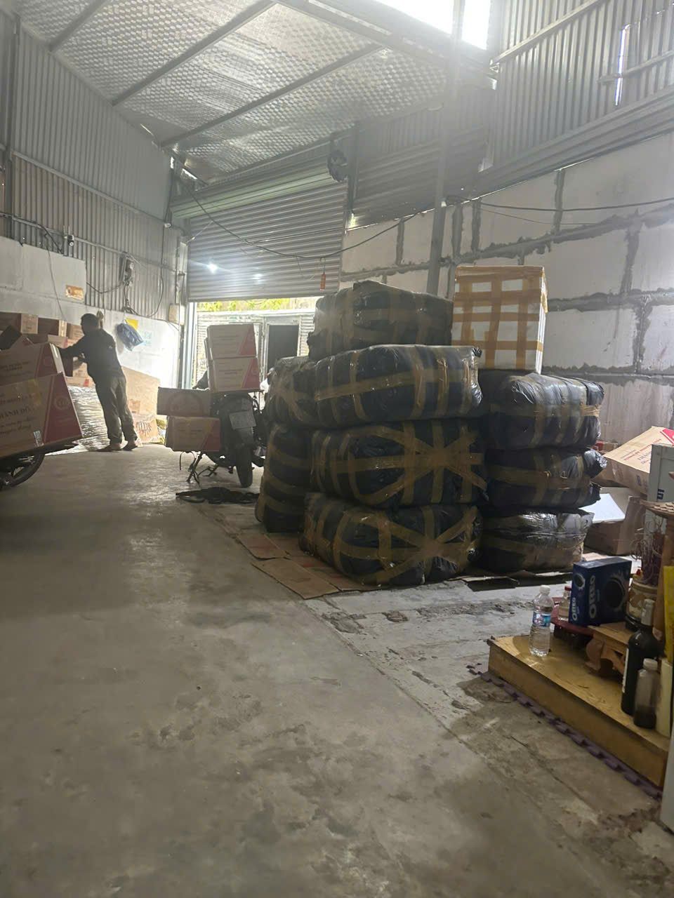 Tập kết quà Trung Thu trước ngày lên đường