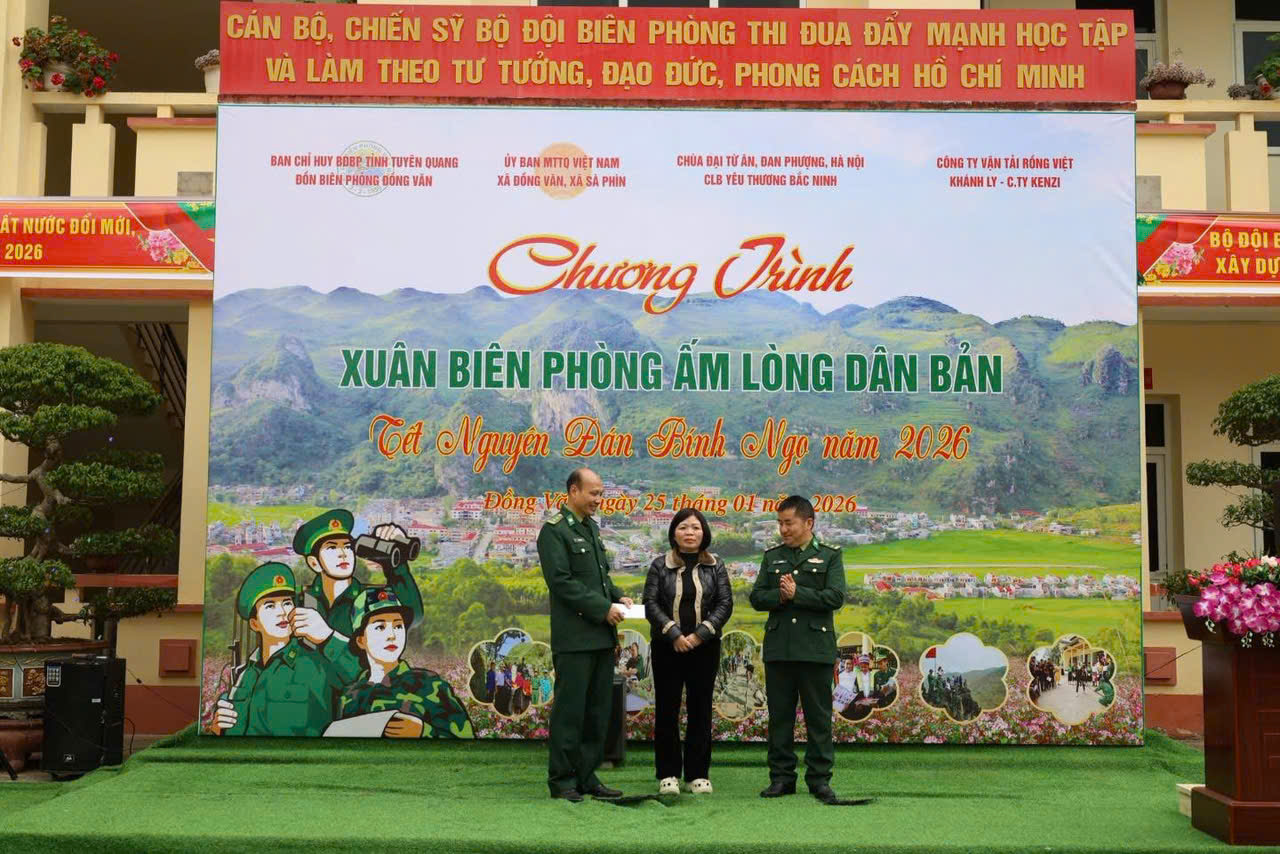 Khai mạc chương trình Xuân Biên phòng ấm lòng dân bản