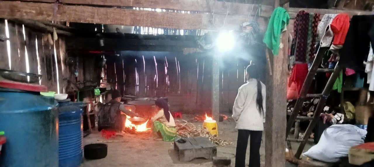 Bếp lửa ấm trong một nếp nhà vùng cao