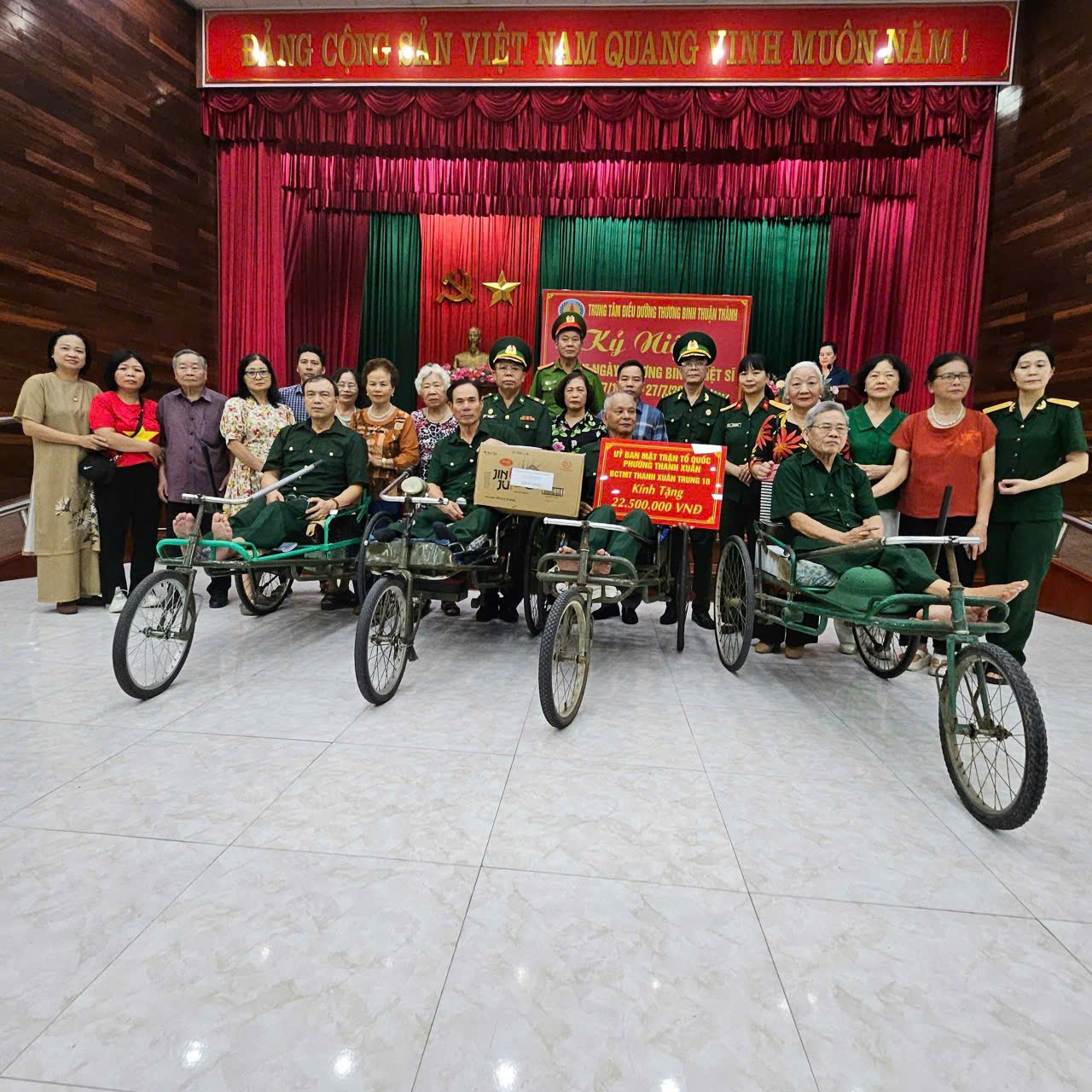 Kỷ niệm cùng các bác và những phần quà tri ân