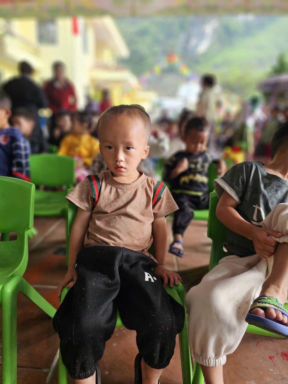 Các em nhỏ tại điểm trường
