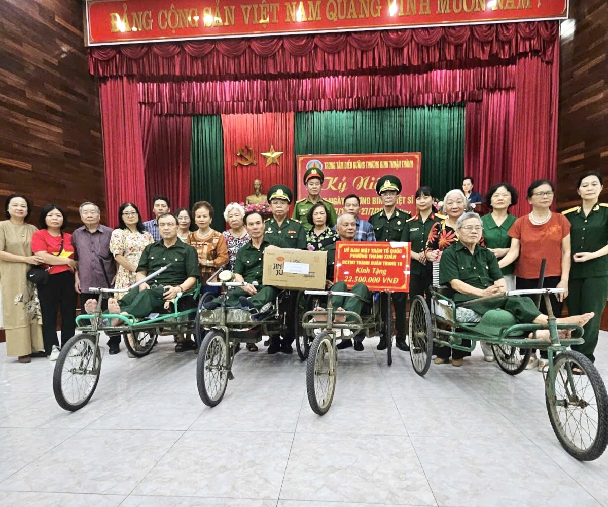 Bên các bác thương binh tại Thuận Thành